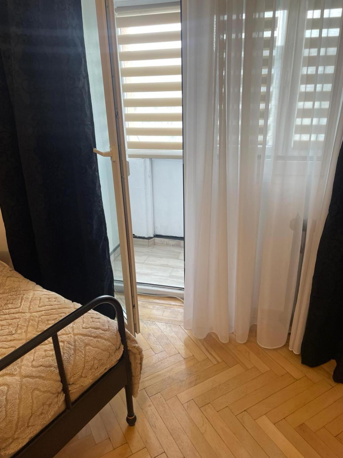 בוקרשט Emm Apartament - 100M Parc Si Metrou Tinererului מראה חיצוני תמונה