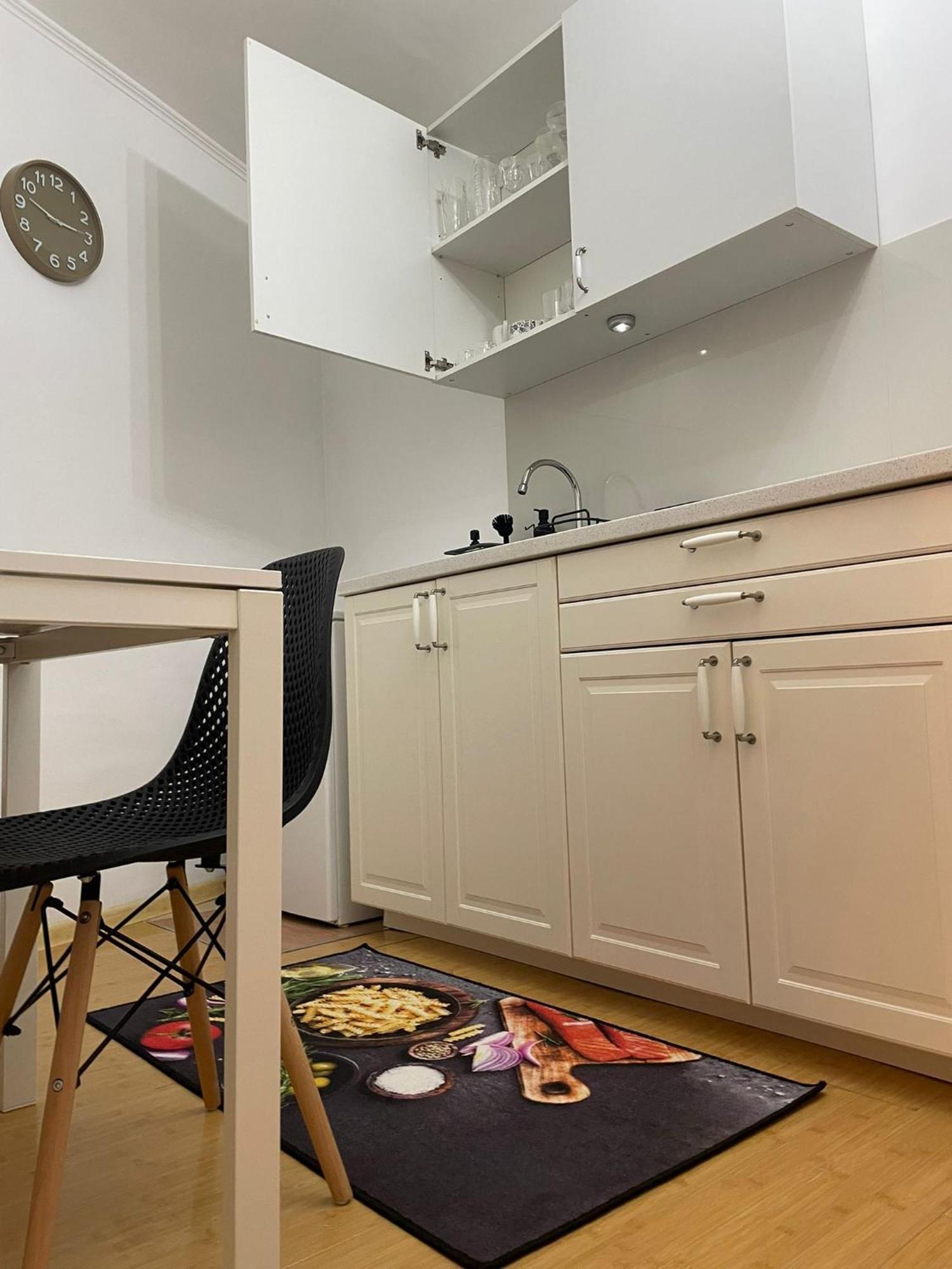 בוקרשט Emm Apartament - 100M Parc Si Metrou Tinererului מראה חיצוני תמונה